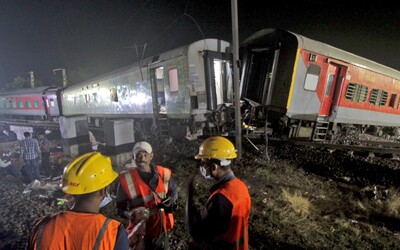 FOTO: Obrovská tragédia v Indii. Zrážka vlakov si vyžiadala najmenej 288 mŕtvych a 850 zranených