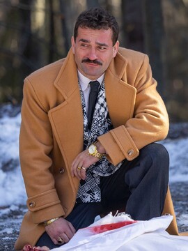 FOTO: Prvé zábery z filmu o Mikulášovi Černákovi. Mafiána hrá Milan Ondrík