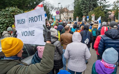 FOTO: Rusi na Slovensku proti vojne. Takto vyzeral protest proti režimu Vladimira Putina