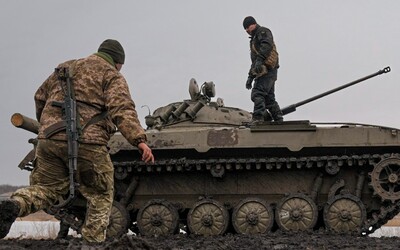 FOTO: Rusové se bojí, že Ukrajinci spustí masivní útok na Krym. Satelitní záběry ukazují, jak se na to poslední týdny připravují