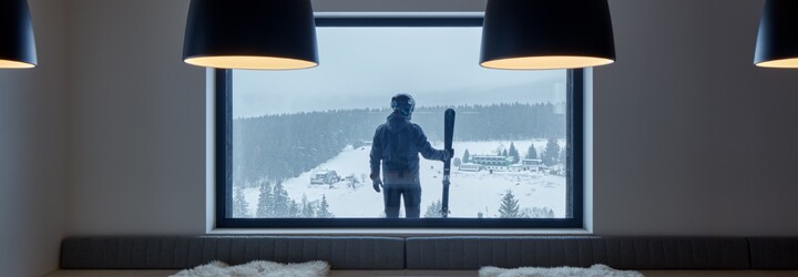 FOTO: Silvester ako z rozprávky? Luxusná čierna chata z českých hôr ponúka nádherný výhľad na Sněžku