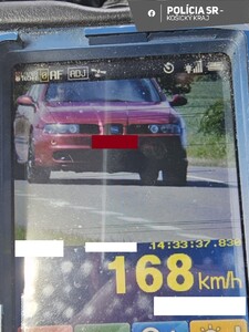 FOTO: Šofér išiel na starom Seate rýchlosťou takmer 170 km/h, na pokutu nemal. Vysmiala ho polícia aj Slováci v diskusii