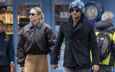FOTO: Sú Gigi Hadid a Bradley Cooper oficiálne spolu? V uliciach Londýna nešetrili dotykmi ani zamilovanými úsmevmi