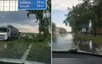 FOTO: Supercela narobila rozsiahle škody v okolí Rimavskej Soboty. Do rána máme očakávať ďalšiu silnú búrkovú aktivitu