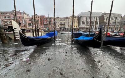 FOTO: Takto si Benátky ešte nikdy nevidel. Ikonické kanály náhle vyschli a zostala po nich iba kopa blata
