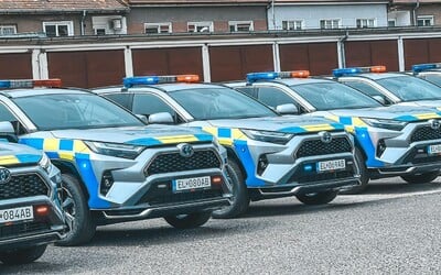 FOTO: Takto vyzerajú nové policajné toyoty, v ktorých sa budú hliadky voziť po Slovensku. Vo vozovom parku ich pribudnú stovky
