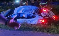 FOTO: Takto vyzeralo zdevastované BMW dvadsiatnika, ktorý pri Michalovciach zabil dve deti. Podľa svedkov išiel vyše 100 km/h