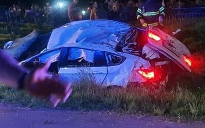 FOTO: Takto vyzeralo zdevastované BMW dvadsiatnika, ktorý pri Michalovciach zabil dve deti. Podľa svedkov išiel vyše 100 km/h