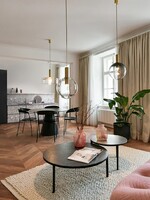 FOTO: Úplne nový byt s priamym výhľadom na Pražský hrad. Moderné bývanie je ukryté v historickej budove so silným geniom loci