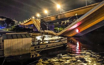 FOTO: V Drážďanech se zřítil most do řeky Labe. Nehoda ochromila celé město