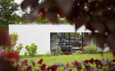 FOTO: V jednoduchosti je krása. Česká architektka navrhla dom s príjemným zázemím pre rodinný život, ktorý spĺňa vysoké štandardy 
