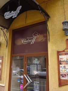 FOTO: V pražské restauraci připravovali jídlo vedle plísně. Hygiena rychle zasáhla 