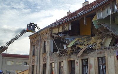 FOTO: Výbuch bytového domu ve Znojmě. Několik lidí utrpělo zranění