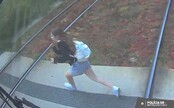 FOTO: Žena v Bratislave vošla do jazdnej dráhy električky, z miesta rýchlo utiekla. V električke došlo k vážnemu zraneniu