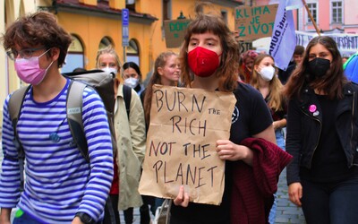 FOTOREPORT: „Dochází nám čas!” Studenti po celém Česku vyrazili do ulic stávkovat za klima