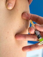 Facebook a Instagram začínajú bojovať, aby sa nešírili bludy o vakcínach a očkovaní