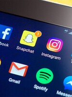 Facebook změní název Instagramu a WhatsAppu