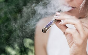 Fajčiari si poriadne priplatia. Vláda zdaní elektronické cigarety aj nikotínové vrecúška