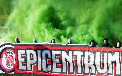 Fanoušci Slavie označili FAČR za „epicentrum nákazy českého fotbalu“. Protestem se zabývá policie