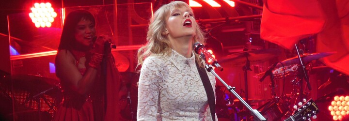 Fanoušci Taylor Swift prodávají bizarní předměty z jejího turné. Je libo pytlík „autentického vzduchu“?