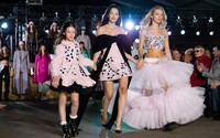 Fashion Week: Vanda Janda predstavila kolekciu, ktorú budú nosiť ženy naprieč generáciami (Fotoriport)