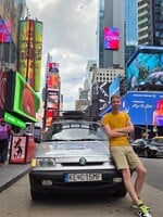 Felicia s košickými značkami sa objavila na Times Square. Slováci sa s ňou vybrali na bláznivú cestu okolo sveta