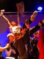 Fenomén Slam poetry: Odmieta snobské elitárstvo a na pódiá volá bežných ľudí