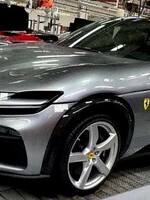 Ferrari vyrobí prvé SUV: uniknuté zábery kompletne odhalili, ako bude vyzerať
