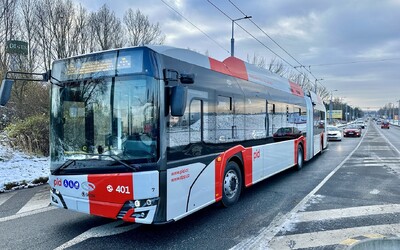 Fiasko trolejbusů v Praze. Na nové lince je musely nahradit autobusy, výrobce čelí velkým sankcím