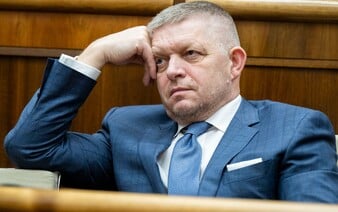 Fico reaguje na študenta, ktorý nepodal ruku Pellegrinimu. Nadáva mu do nevycválaných pubertiakov a chce rozdávať facky