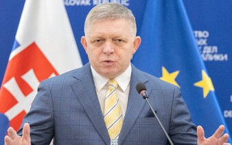 Fico sa zajtra stretne s pápežom. Do delegácie zaradil aj svoju mamu, náklady na cestu jej uhradí on sám