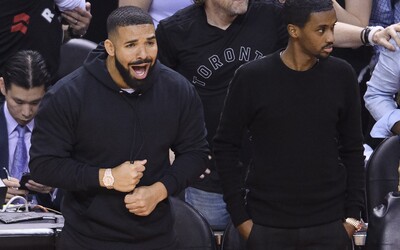 Finále NBA patrí Drakeovi. Bez rešpektu trolluje najväčšie hviezdy priamo na palubovke aj na Instagrame