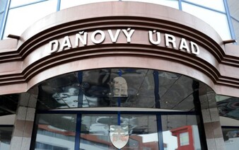 Finančná správa si posvieti aj na influencerov. Upozorňuje, že aj reklama za produkty podlieha daniam