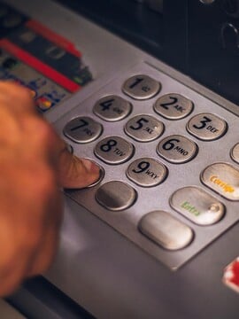 Fio banka spustí sieť bankomatov, ktoré budú podporovať výbery aj vklady