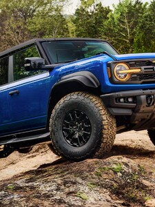 Ford predstavil počas zatmenia Slnka novú špeciálnu edíciu Bronco Raptor. Jeho cena sa začína od 91-tisíc dolárov
