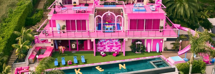 Foto: Airbnb nabízí noc zadarmo v růžovém barbie domečku v Malibu. Hostit tě bude ken