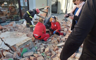 Foto a video: Silné zemetrasenie, ktoré pocítili aj Slováci, ničilo v Chorvátsku budovy