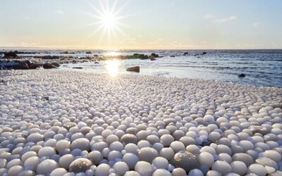 Fotograf natrafil na zvláštne ľadové vajíčka vo Fínsku. Takýto netradičný pohľad sa naskytne len málokomu