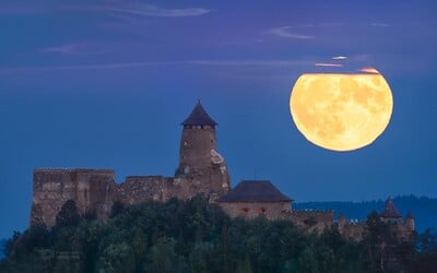 Fotografia supersplnu za Ľubovnianskym hradom sa stala prestížnou astronomickou snímkou dňa NASA