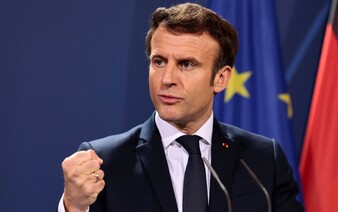 Francouzi se opět vydali do ulic. Tamní vláda chce prosadit důchodovou reformu bez hlasování parlamentu
