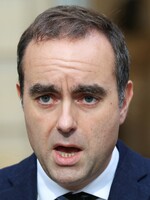 Francouzský premiér Lecornu odstupuje po měsíci ve funkci. Země se ocitla v patové situaci