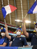 Francúzski fanúšikovia si pomýlili Budapešť a Bukurešť, zápas svojho národného tímu museli napokon sledovať v telke