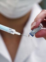 Francúzsko zavádza povinné očkovanie v zdravotníckych zariadeniach, pritvrdzuje v boji proti pandémii 