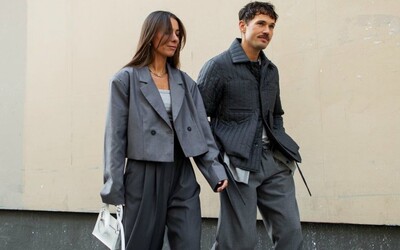 Francúzský pár, ktorý nechýba na žiadnom týždni módy a svojími outfitmi inšpiruje aj teba 