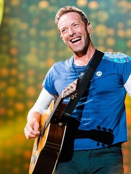 Frontman Coldplay našel novou lásku. Po rozchodu údajně randí se známou herečkou
