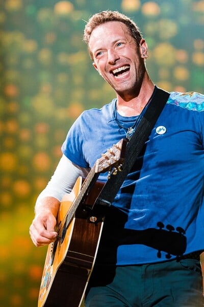 Frontman Coldplay našel novou lásku. Po rozchodu údajně randí se známou herečkou