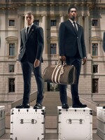 Futbalistov z Realu Madrid oblečie Louis Vuitton. V kolekcii, ktorú navrhol Pharrell Williams pózuje Mbappé či Bellingham