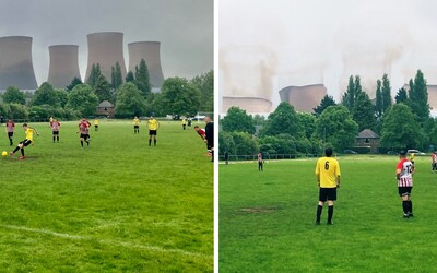 Futbalový zápas prerušila demolácia elektrárne. Hráči miesto lopty sledovali, ako veže padajú k zemi