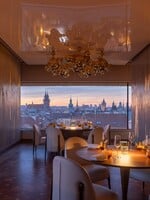 GALERIE: Na kraji Pařížské se otevírá luxusní hotel. Takhle vypadá perla brutalismu po rekonstrukci