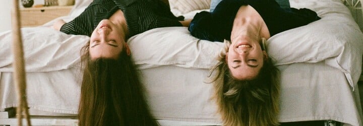 Galentine's is the new Valentine's. Vysvětlujeme fenomén oslavující ženská přátelství a přinášíme tipy, jak si tento den užít